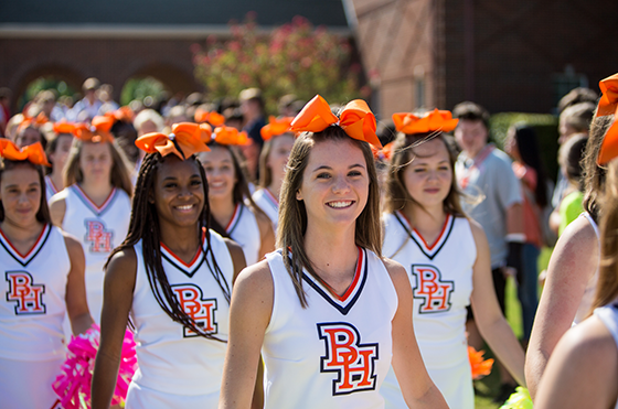 High School Cheerleaderinnen