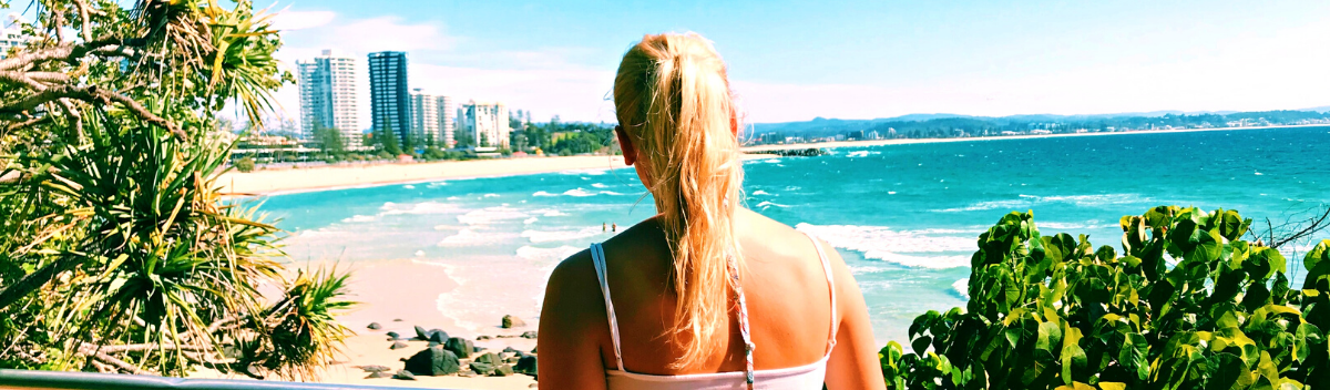 Austauschschülerin genießt fantastischen Blick auf die Gold Coast in Australien