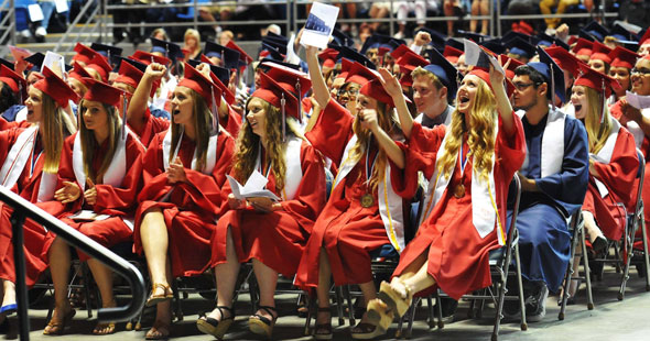 High School Schulklasse auf ihrer Absolventenfeier in den USA