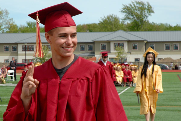 Schüler bei Abschlussfeier der Thornton Academy in den USA