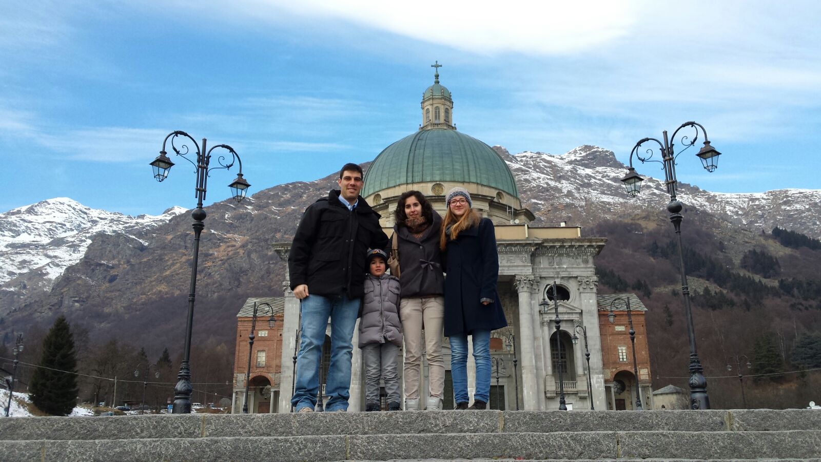 Austauschschülerin macht einen Ausflug mit ihrer Gastfailie in Italien