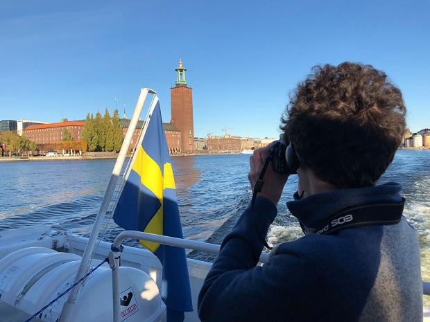 Austauschschüler auf einem Boot in Schweden