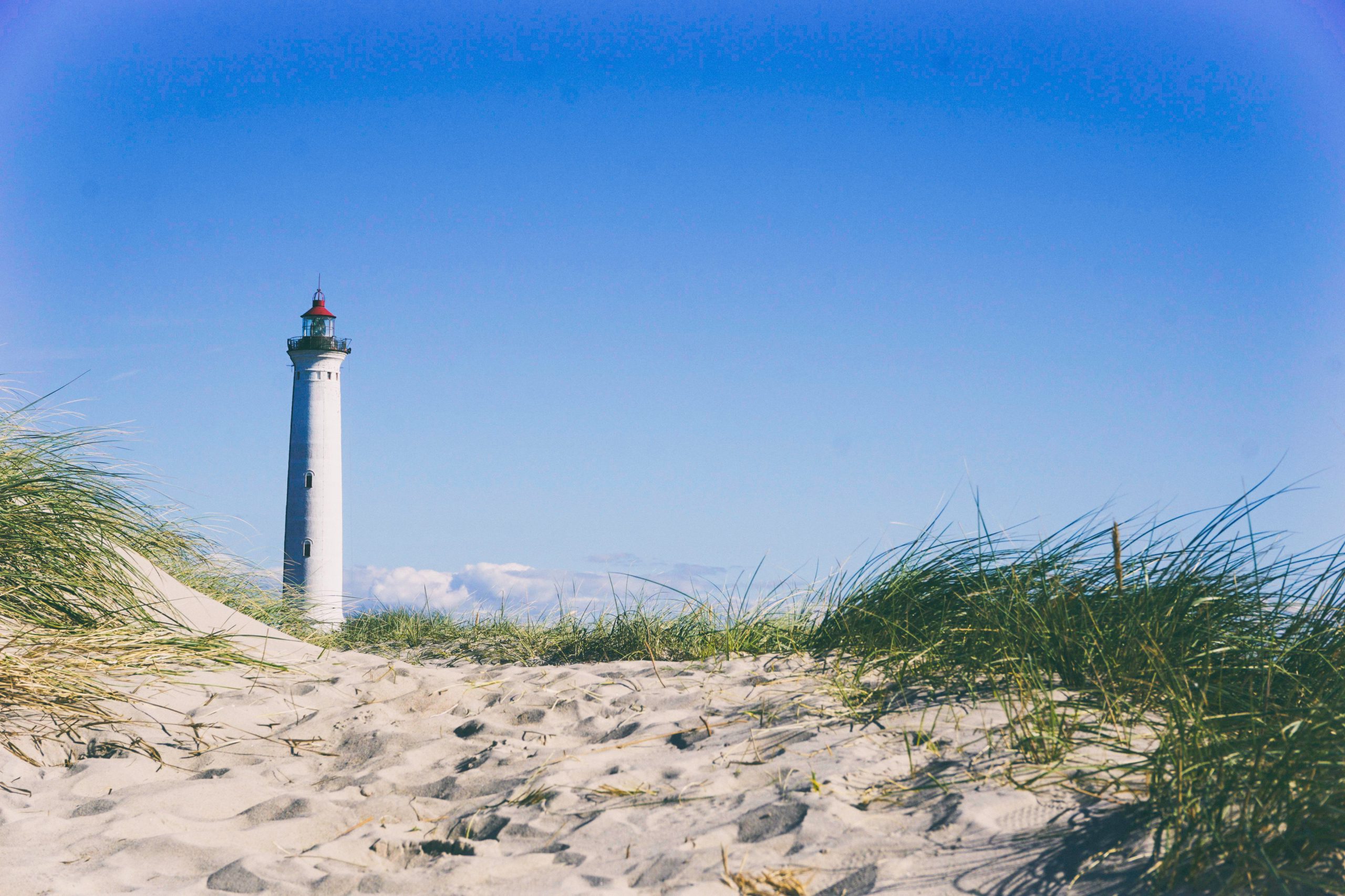 Leuchtturm am Strand in Dänemark