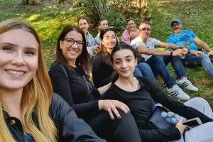 Gruppenfoto mit Austauschschülerin und Gastfamilie in Italien